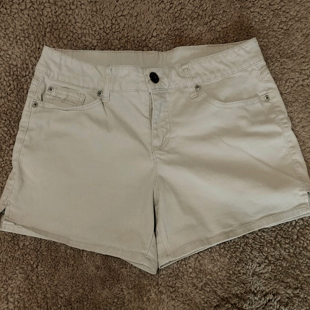 Faded Glory Super Cute Khaki Shorts Size 6